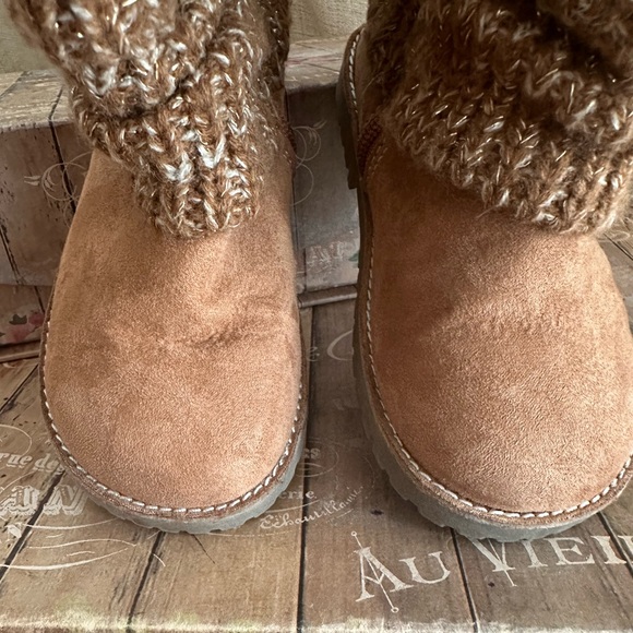 Toddler Girl’s Faux Suede & Sweater Booties - Picture 2 of 5